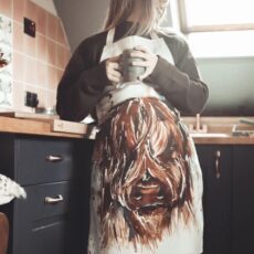 5060988542652 1 The Hebrides Highland Cow Apron.jpg